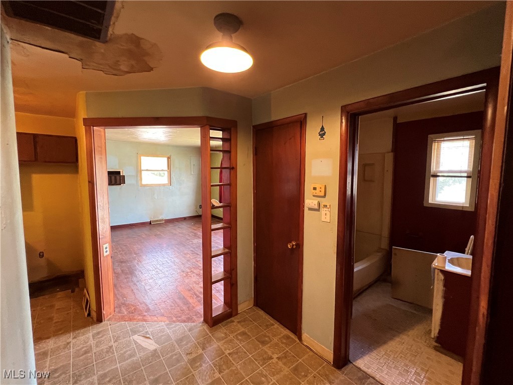 430 McCartney Road Campbell, OH 44405 - Photo 9 of 18 Gallery Image 9