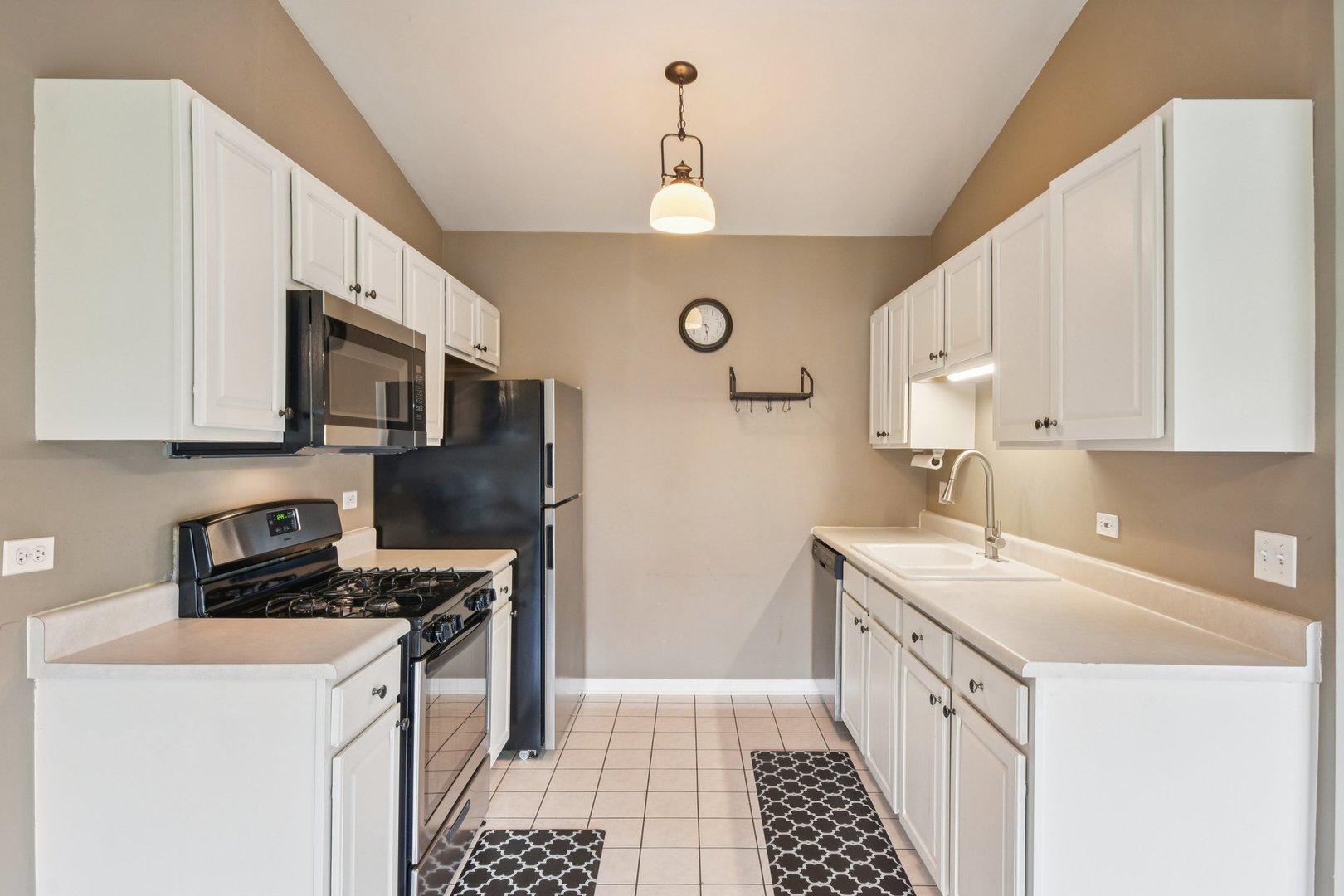 402 Woodview Circle, Unit D Elgin, IL 60120 - Photo 11 of 28