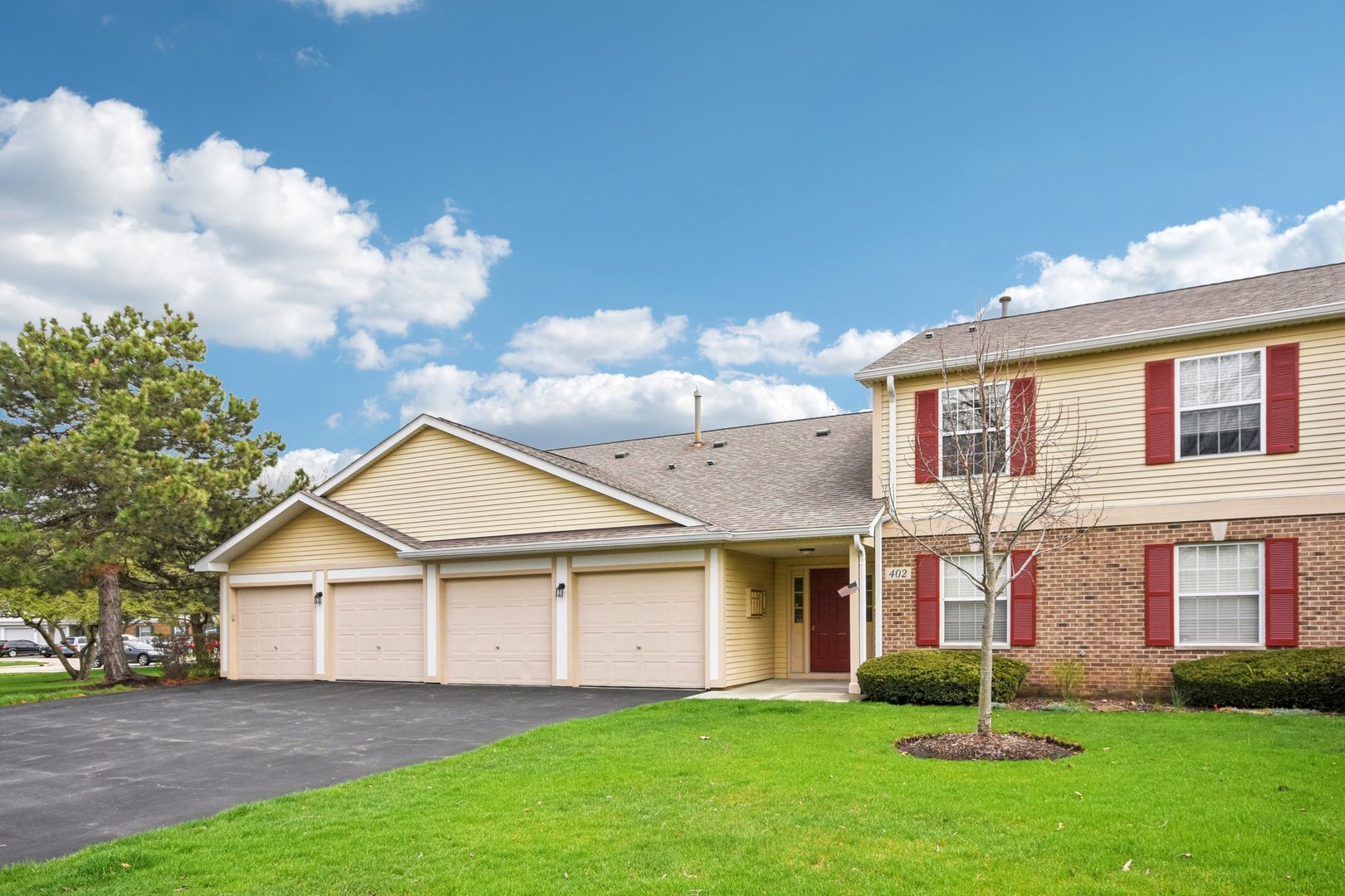402 Woodview Circle, Unit D Elgin, IL 60120 - Photo 3 of 28
