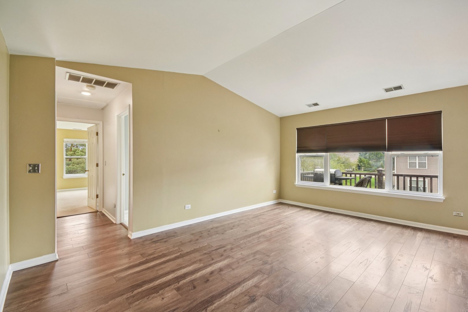 402 Woodview Circle, Unit D Elgin, IL 60120 - Photo 5 of 28