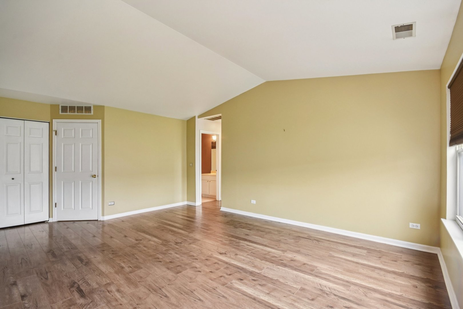 402 Woodview Circle, Unit D Elgin, IL 60120 - Photo 6 of 28