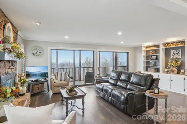 $550,000 | 1601 Fleetwood Plaza, Hendersonville, NC 28739