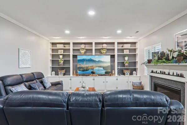 $550,000 | 1601 Fleetwood Plaza, Hendersonville, NC 28739