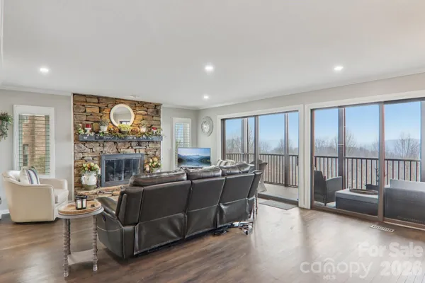 $550,000 | 1601 Fleetwood Plaza, Hendersonville, NC 28739