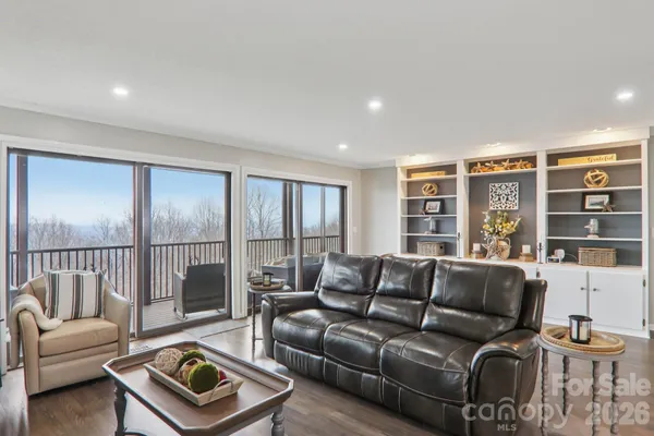 $550,000 | 1601 Fleetwood Plaza, Hendersonville, NC 28739