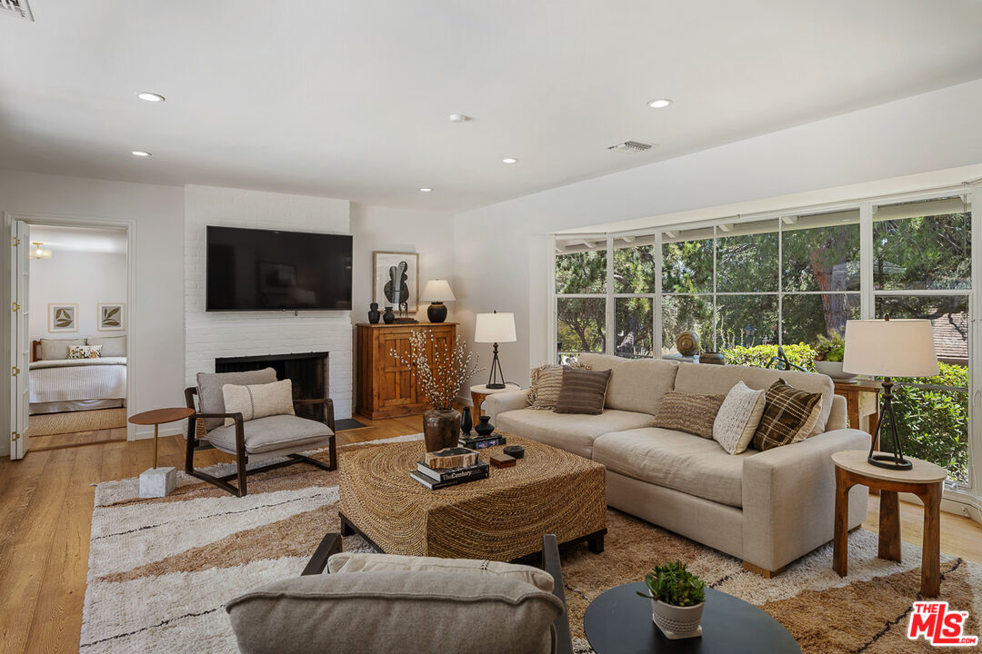 1955 Windover Road Pasadena, CA 91107 - Photo 14 of 62