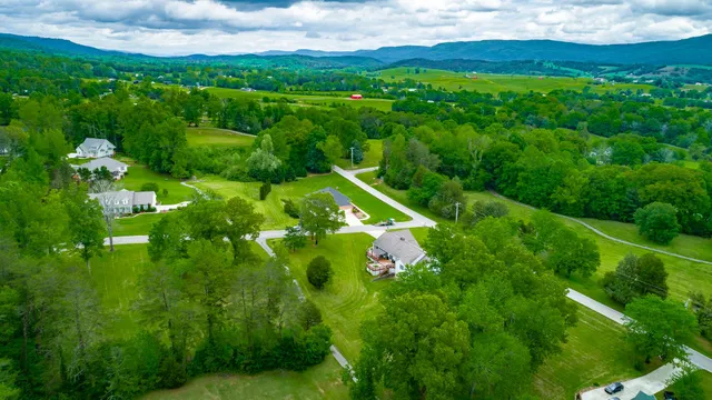 $499,900 | 19 Lower Brow Road, Dunlap, TN 37327