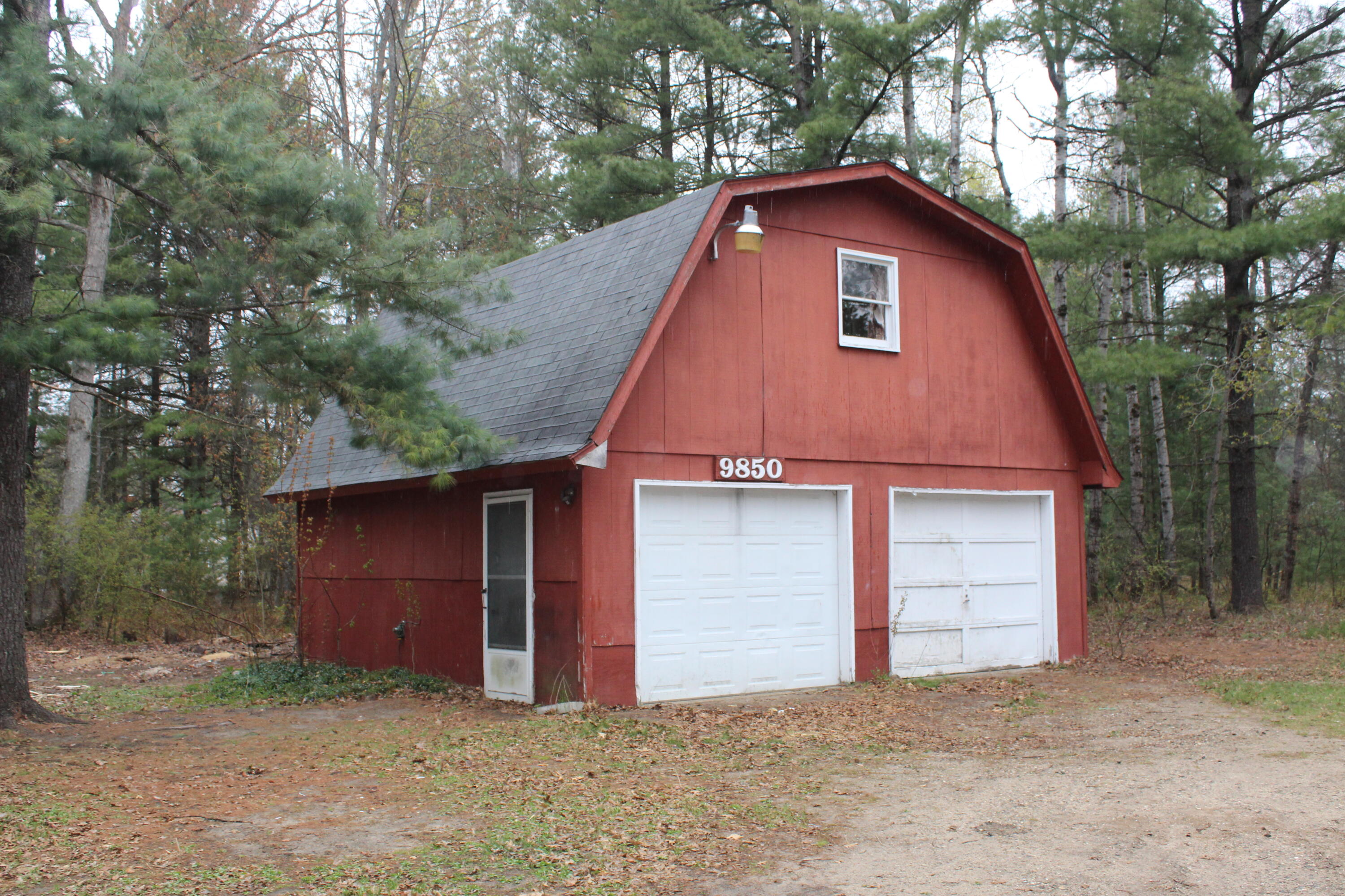 9850 South Grayling Road Roscommon, MI 48653 - Photo 2 of 16 IMG_6705