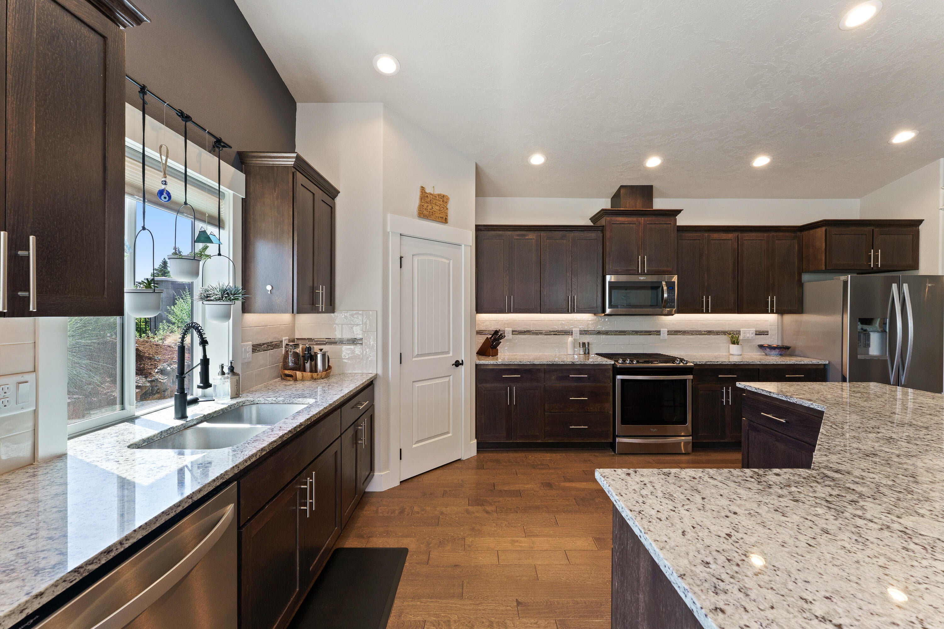 20884 Rorick Drive Bend, OR 97701 - Photo 16 of 41 DSC04546
