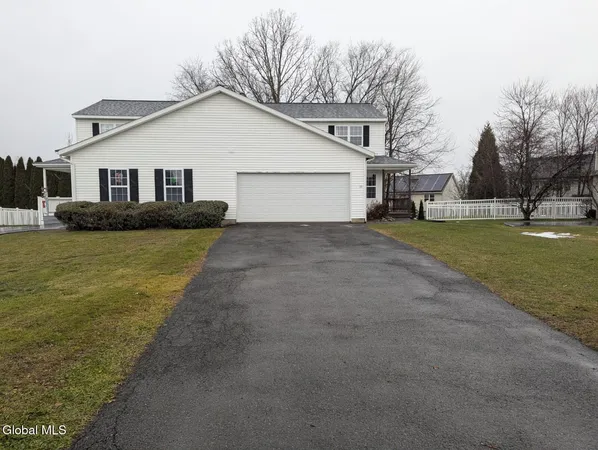 $2,600 | 13 Erie Court, Waterford, NY 12188