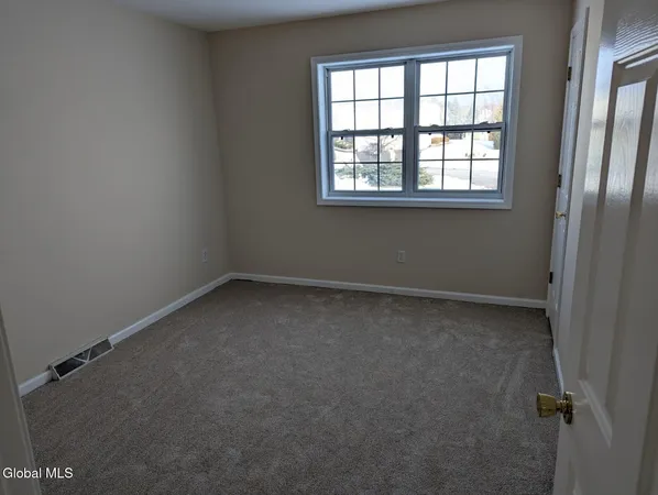 $2,600 | 13 Erie Court, Waterford, NY 12188