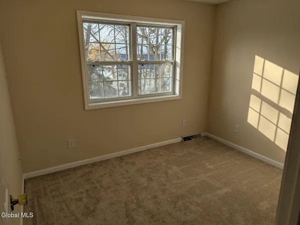 $2,600 | 13 Erie Court, Waterford, NY 12188