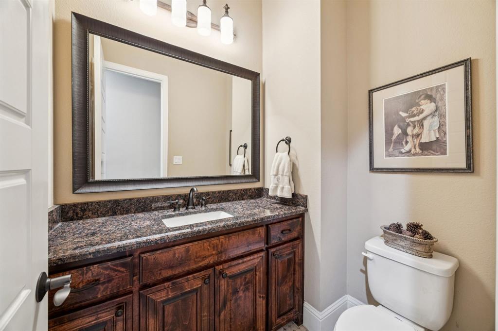 6579 Mountain Sky Road Frisco, TX 75036 - Photo 26 of 40 a bathroom with a toilet a sink and mirror