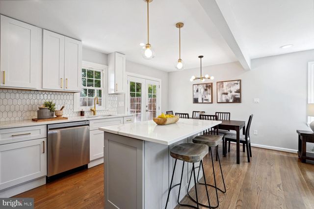 $878,653 | 3321 King Street, Alexandria, VA 22302