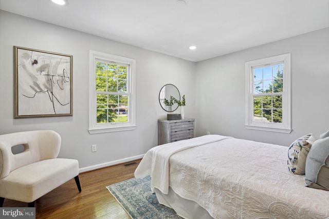 $878,653 | 3321 King Street, Alexandria, VA 22302