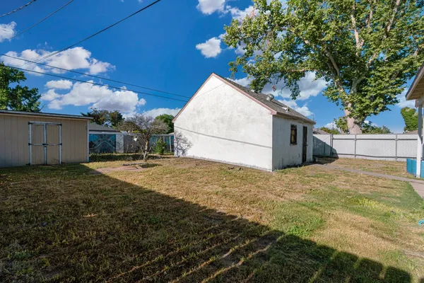 $290,000 | 3508 East Lamona Avenue, Fresno, CA 93703