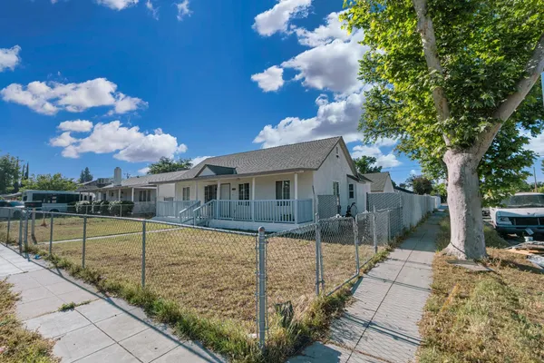 $290,000 | 3508 East Lamona Avenue, Fresno, CA 93703