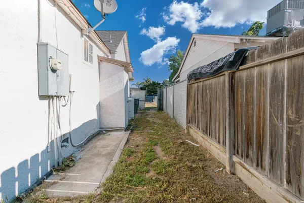 $290,000 | 3508 East Lamona Avenue, Fresno, CA 93703