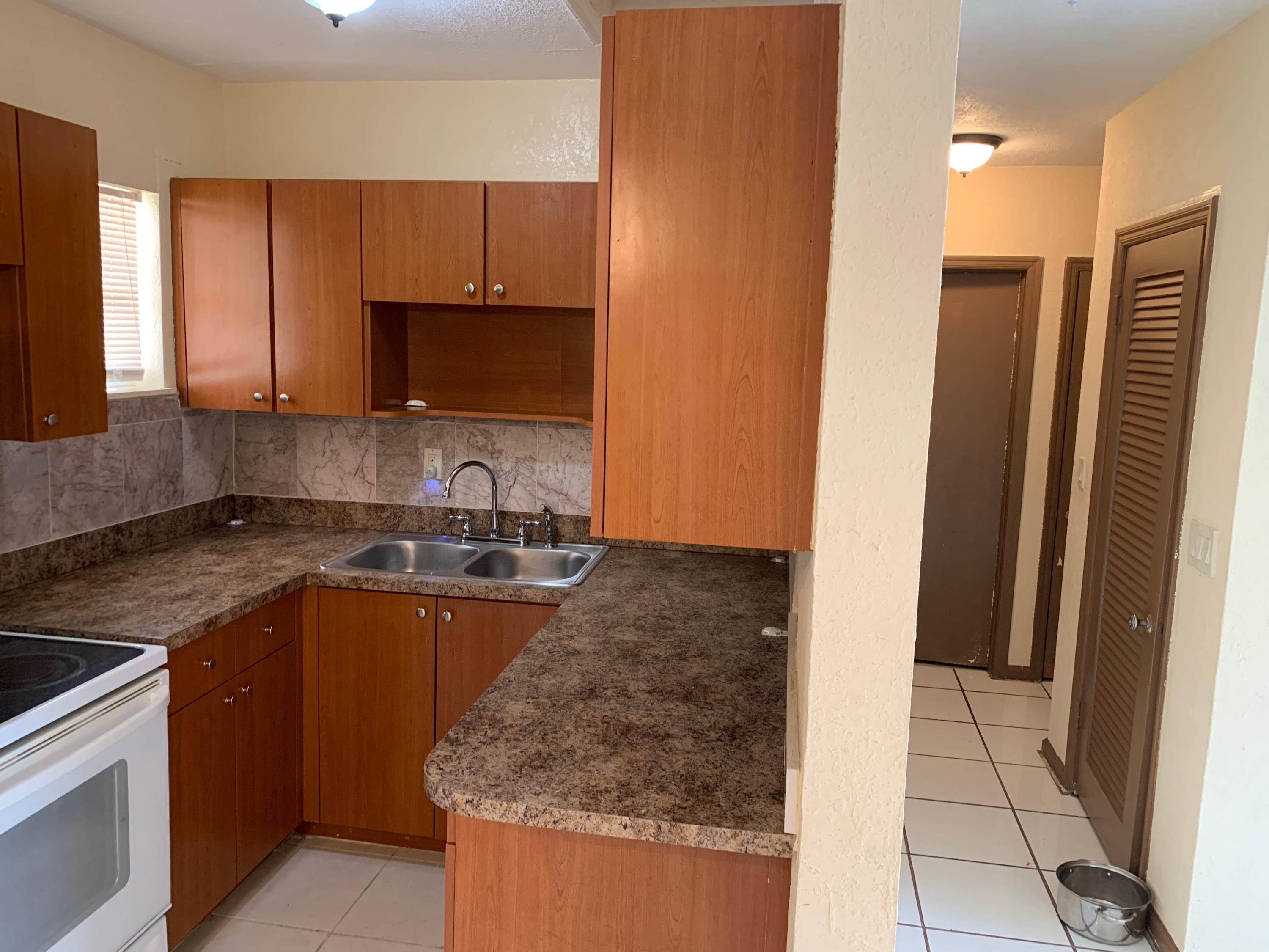 212 North Broadway Lantana, FL 33462 - Photo 8 of 16 IMG-0065