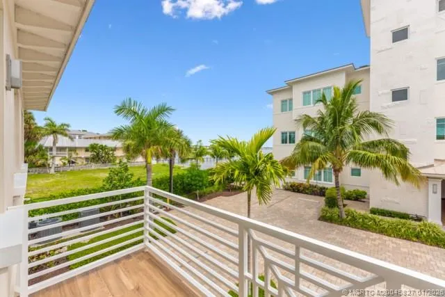 $1,125,000 | 53 Southeast Seminole Street, Unit 2B, Stuart, FL 34994