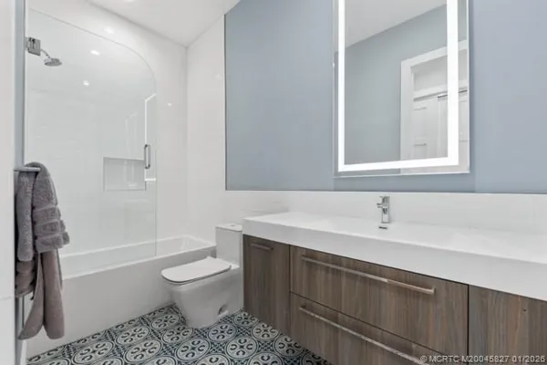 $1,050,000 | 53 Southeast Seminole Street, Unit 2B, Stuart, FL 34994