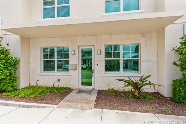 $1,050,000 | 53 Southeast Seminole Street, Unit 2B, Stuart, FL 34994