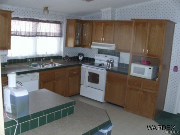 4390 North Shadow Road Kingman, AZ 86409 - Photo 11 of 36 kitchen