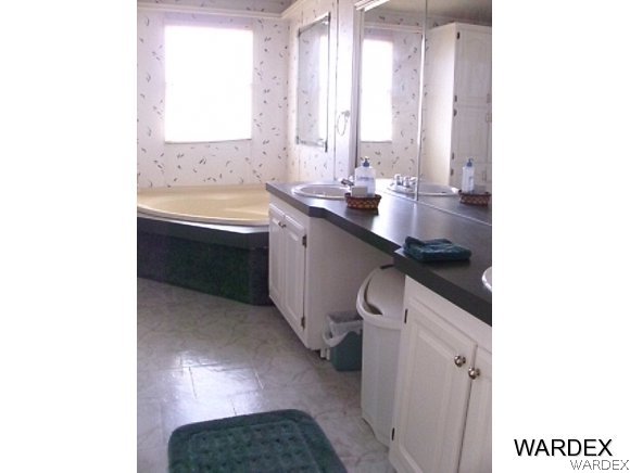 4390 North Shadow Road Kingman, AZ 86409 - Photo 14 of 36 master bathroom