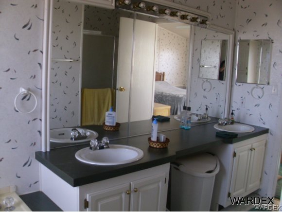 4390 North Shadow Road Kingman, AZ 86409 - Photo 15 of 36 master dual sinks