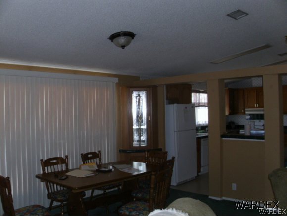 4390 North Shadow Road Kingman, AZ 86409 - Photo 20 of 36 living room