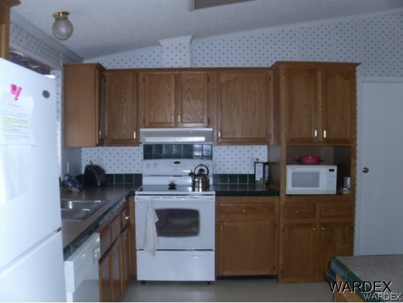 4390 North Shadow Road Kingman, AZ 86409 - Photo 7 of 36 kitchen