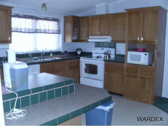 4390 North Shadow Road Kingman, AZ 86409 - Photo 8 of 36 kitchen