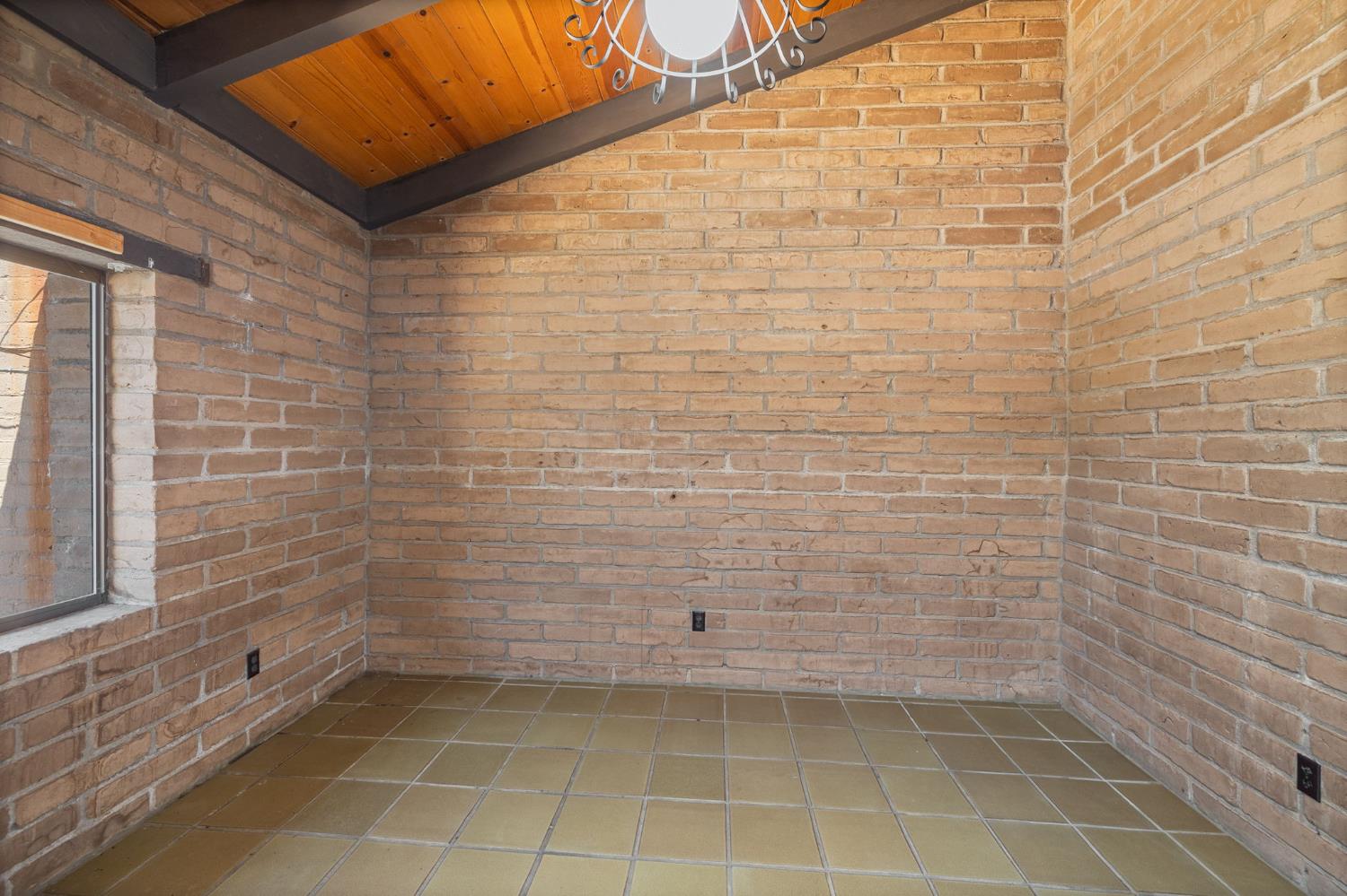 3981 Snow Creek Road Mariposa, CA 95338 - Photo 27 of 66 a bathroom with a shower