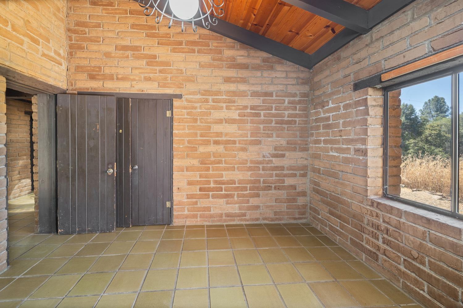 3981 Snow Creek Road Mariposa, CA 95338 - Photo 28 of 66 a view of an empty room