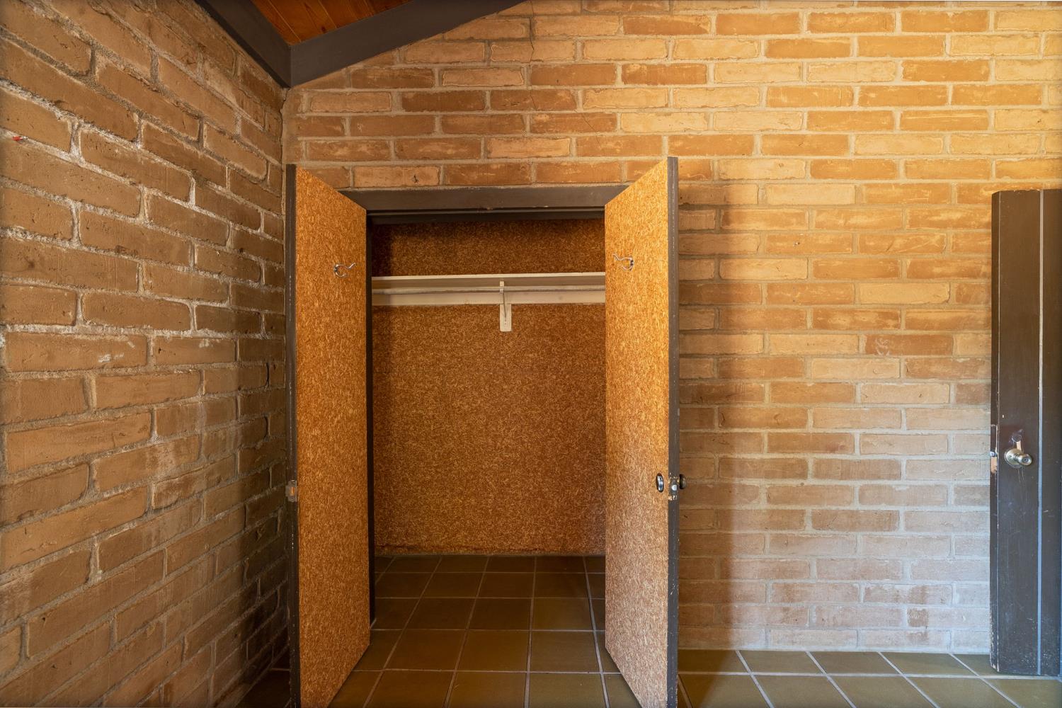 3981 Snow Creek Road Mariposa, CA 95338 - Photo 32 of 66 a bathroom with a shower