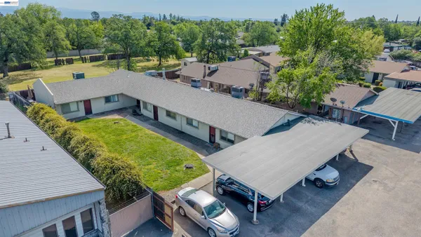$595,000 | 5570 Mountain View Drive, Redding, CA 96003