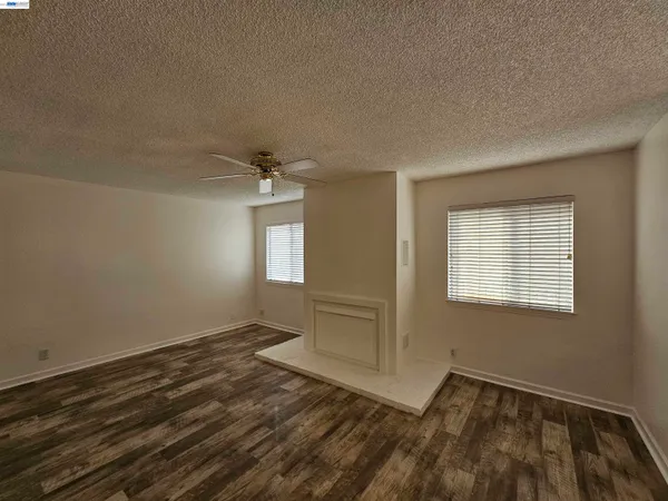 $595,000 | 5570 Mountain View Drive, Redding, CA 96003