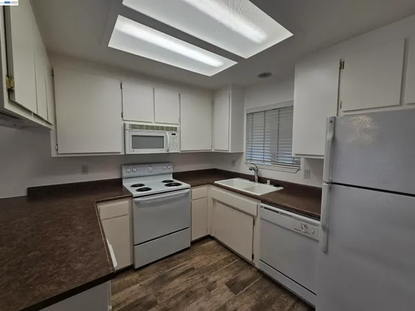 $595,000 | 5570 Mountain View Drive, Redding, CA 96003