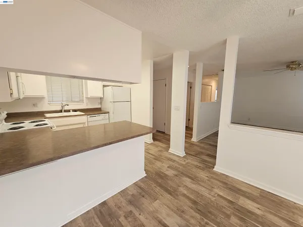 $595,000 | 5570 Mountain View Drive, Redding, CA 96003