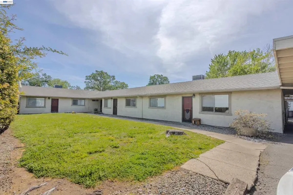 $595,000 | 5570 Mountain View Drive, Redding, CA 96003