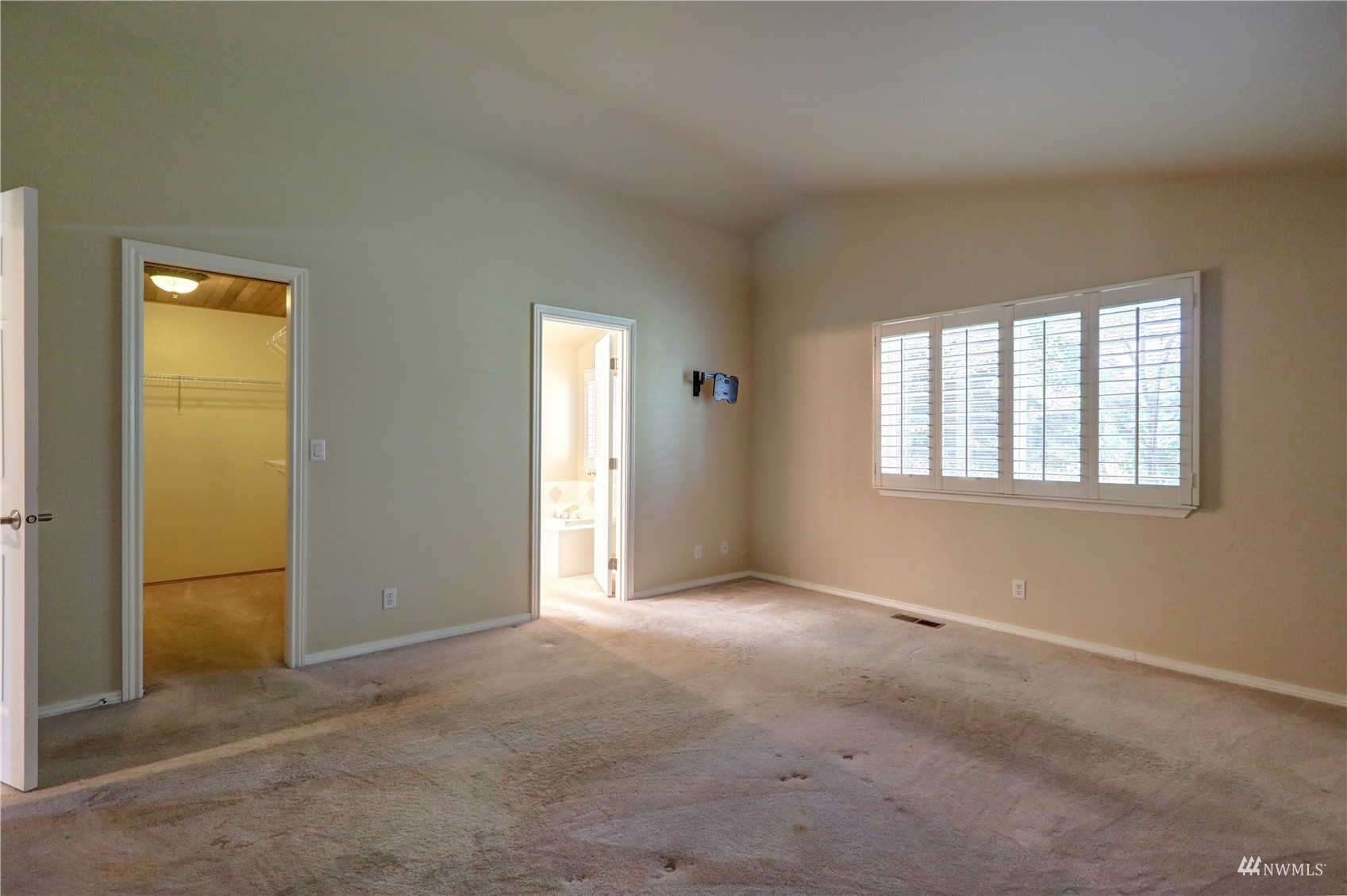 1635 Field Place Northeast Renton, WA 98059 - Photo 15 of 28 an empty room with windows and closet