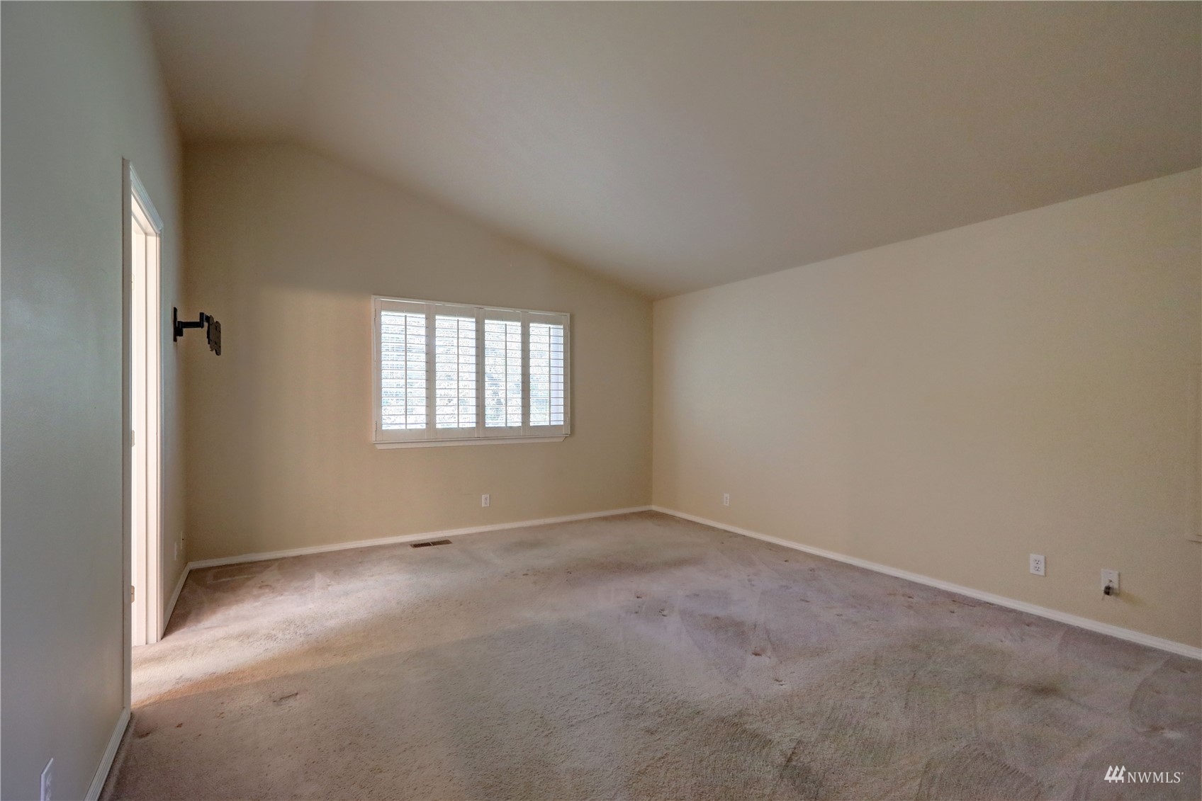 1635 Field Place Northeast Renton, WA 98059 - Photo 17 of 28 an empty room with windows