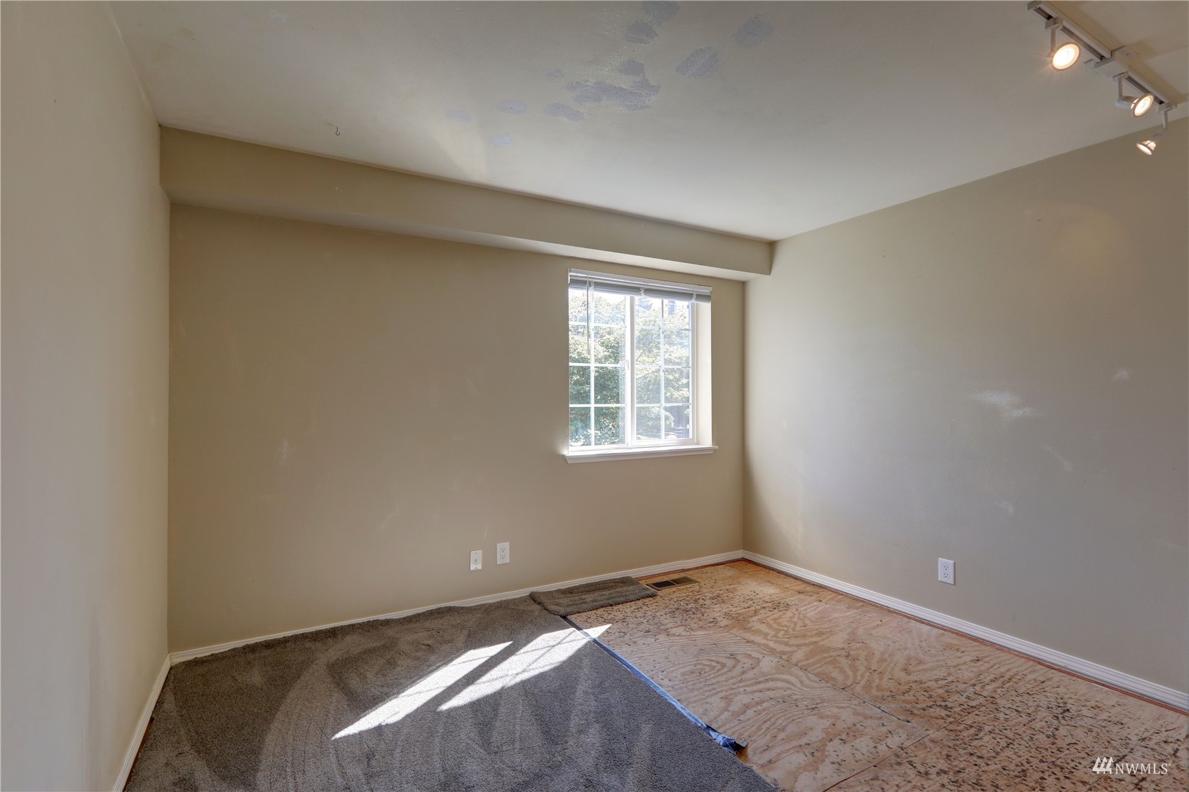 1635 Field Place Northeast Renton, WA 98059 - Photo 23 of 28 an empty room with a window