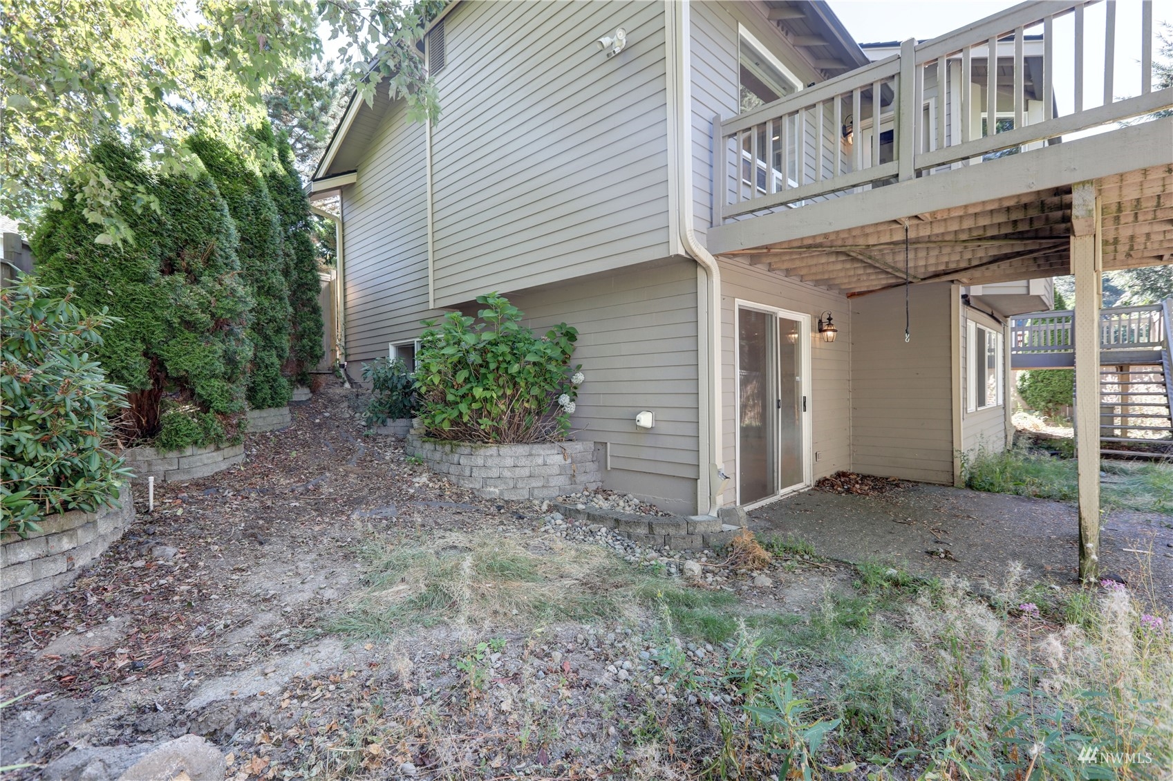 1635 Field Place Northeast Renton, WA 98059 - Photo 26 of 28 a view of a house with backyard and garden