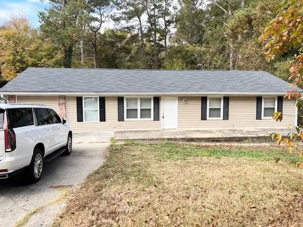 a view of a house with a yard