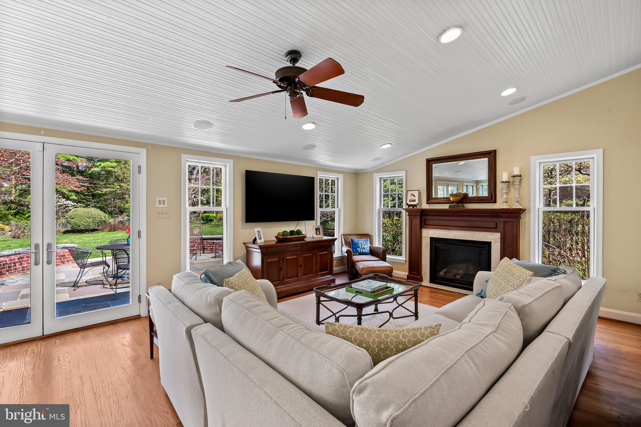 5911 Meadowood Road Baltimore, MD 21212 - Photo 11 of 53 Family room with gas fireplace