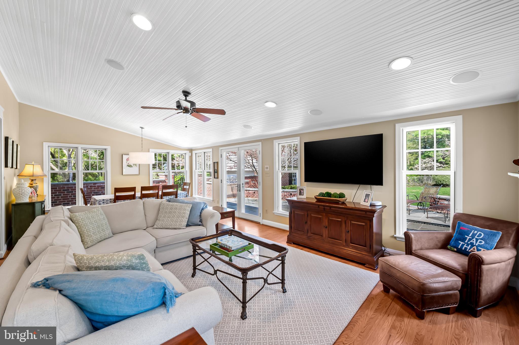 5911 Meadowood Road Baltimore, MD 21212 - Photo 12 of 53 Family room opens to back patio