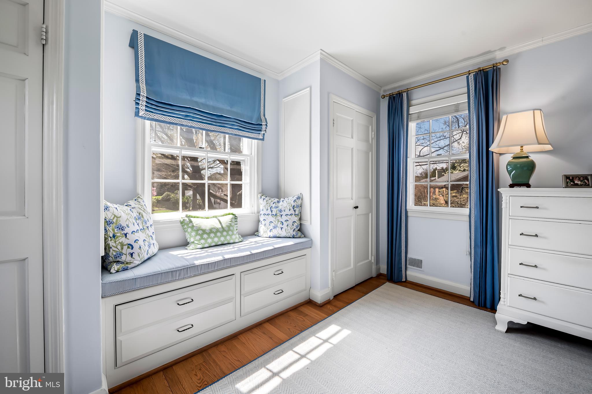 5911 Meadowood Road Baltimore, MD 21212 - Photo 27 of 53 Primary bedroom with window seat