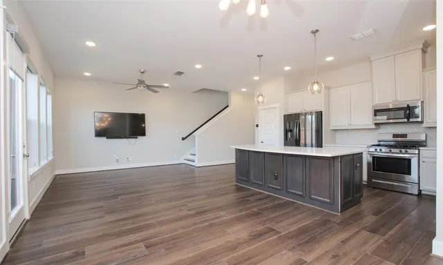 $2,800 | 12502 Malachite Way, Houston, TX 77077