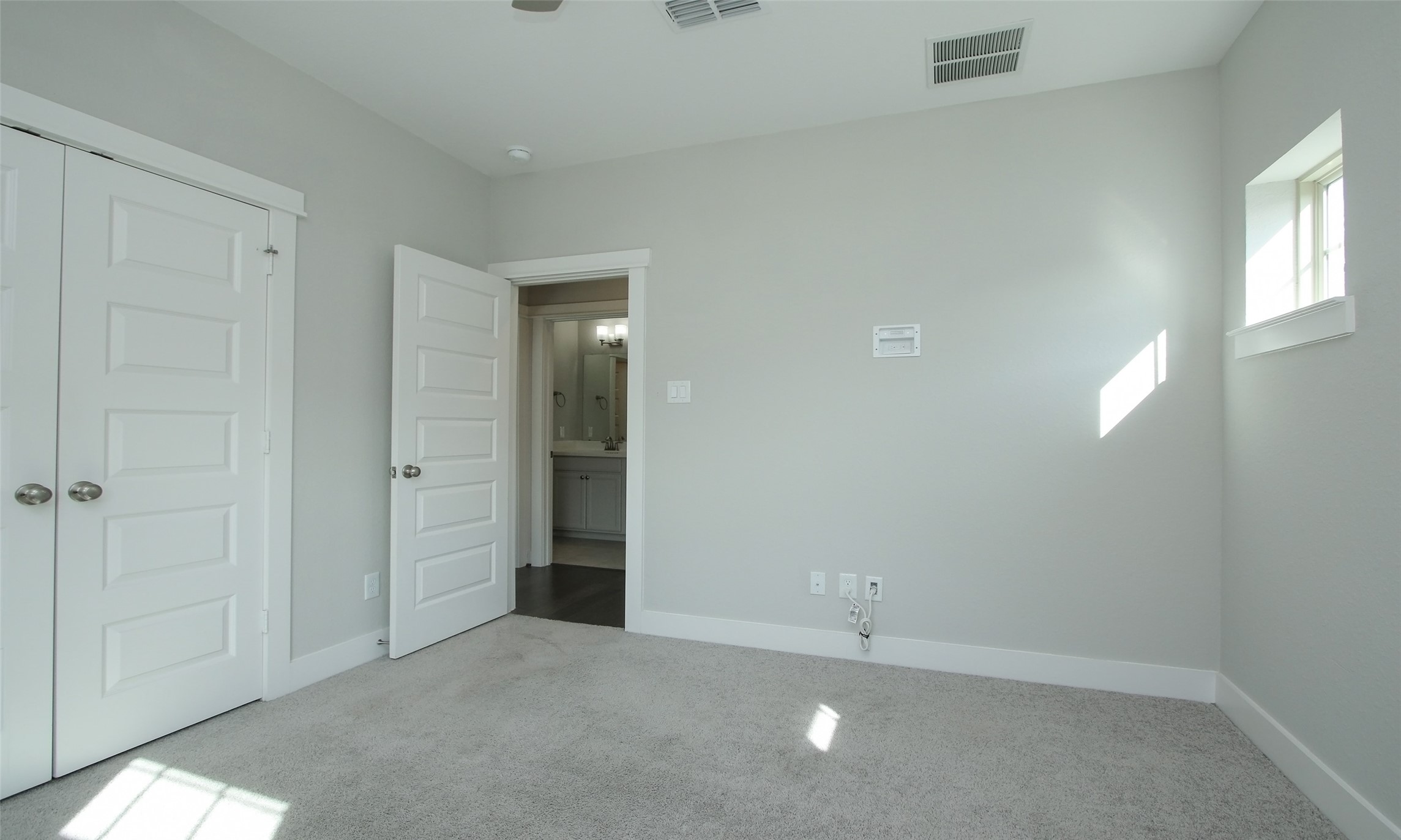 12502 Malachite Way Houston, TX 77077 - Photo 28 of 41 Alternate view of the third bedroom on the second floor